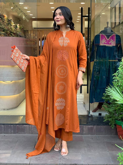 Women Embrodairy Chanderi Stright Kurta Set With Chinon Duppata