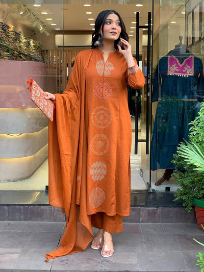 Women Embrodairy Chanderi Stright Kurta Set With Chinon Duppata